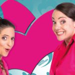 2 Frauen pink gekleidet